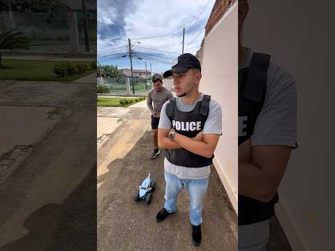 O policial prendeu TODOS os carrinhos… até ver quem estava dirigindo! #shorts