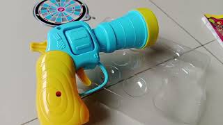 mainan kartun tembak dengan peluru bulat warna warni, dengan bebek mainan untuk titis titisan