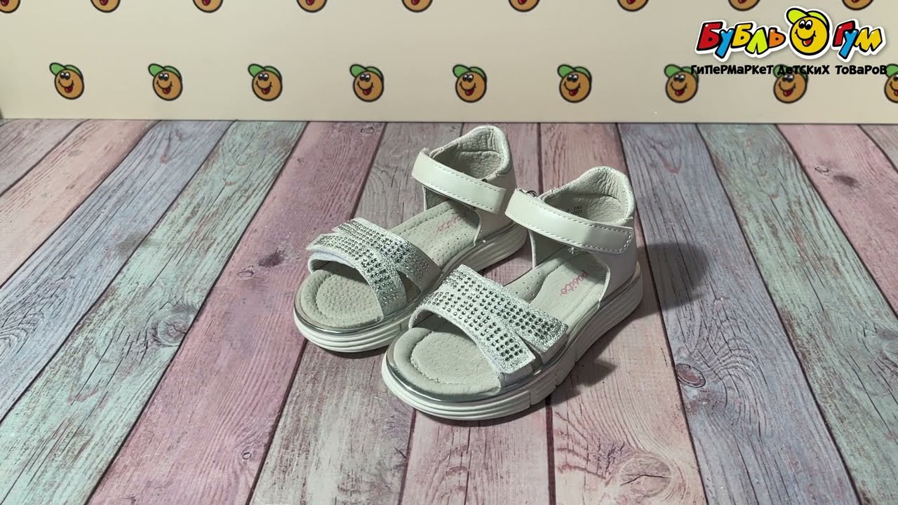 Сандалии Pasito на липучке со стразами белые - видео Сандалии Pasito на липучке со стразами белые - видео