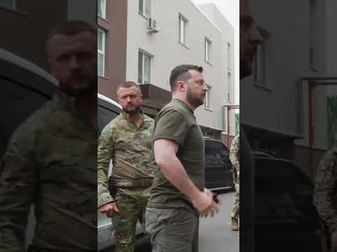 він завжди поруч
