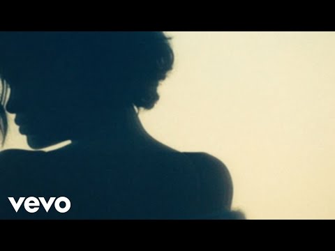 Rihanna - Diamonds (Official Video)