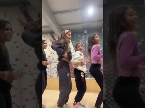 De bailes con @ariancitashorts