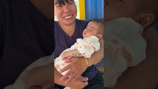 带女儿沈佳宁去打疫苗，这一个月感觉还是没怎么长大，小芬去做产后康复带上学长妈妈一起，生完孩子后20多年会漏尿，说起伤心往事学长妈妈潸然泪下，去医院检查竟然还检查出了子宫肌瘤#广东 #湛江 #家庭日常