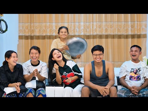 မေးခွန်းတွေ မေးပီ အမေကတော့ တီတယ်ဟေ့