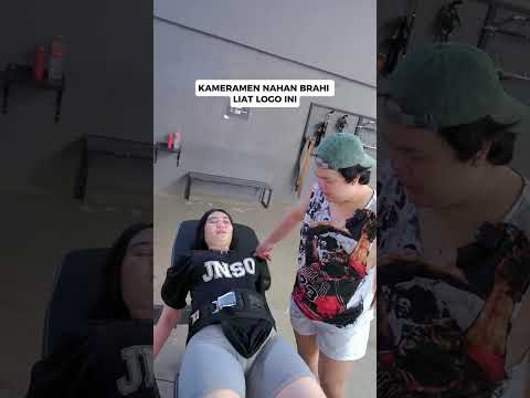 beautiful girl prank in publik #gym #pranks gold diger #golddiger