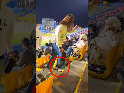 Penyebab Banyak Orang Tersandung  di Stadion!