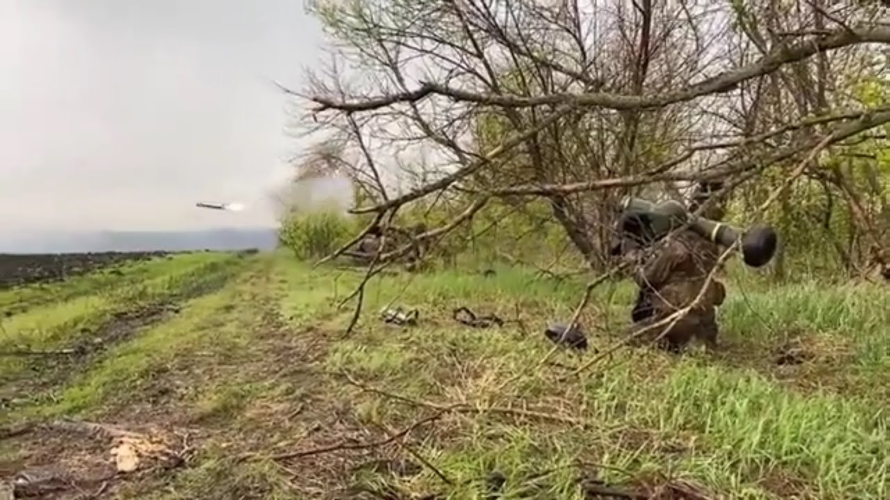 Ukrainian Javelin Team Receives Fire After Targeting Russian Vehicle