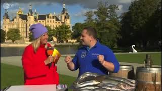 ZDF Fernsehgarten on Tour in Schwerin... Fischsommelier André Domke bei Andrea Kiewel