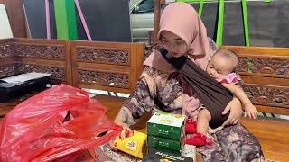 BAWAKAN OLEH OLEH BANYAK BUAT DEDEK KHOIR DARI JOGJA !