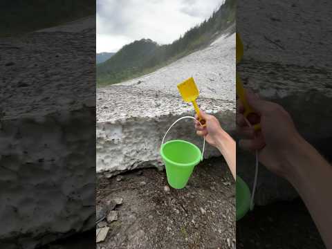 Construyendo un Castillo de Arena en un Glaciar