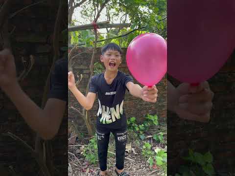 Trận chiến bóng bay sắc màu - Colorful balloon battle #shorts
