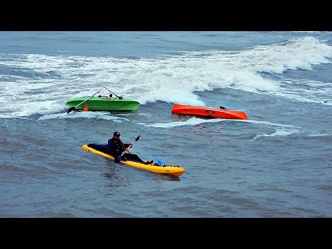 PESCADORES EN KAYAK VUELCAN EN EL MAR. MIRA ESTE VIDEO PARA EVITAR ESA SITUACIÓN