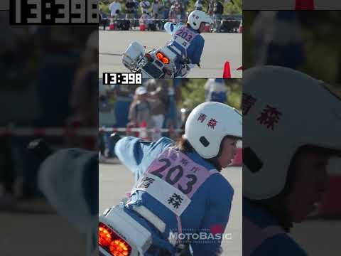 青森県警女性白バイ隊員の見事なリカバリー The amazing riding skills of Japanese female police motorcycle officers