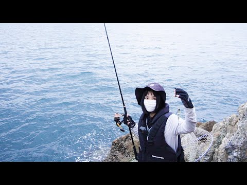 逃げまどう兄と一緒に魚釣り！