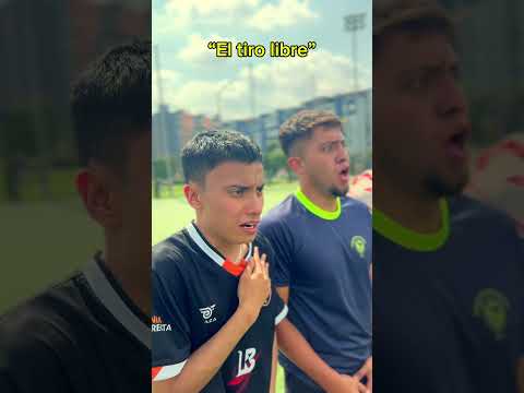 El tiro libre 💀 #futbol #humor #robertocarlos #tirolibre #bogota