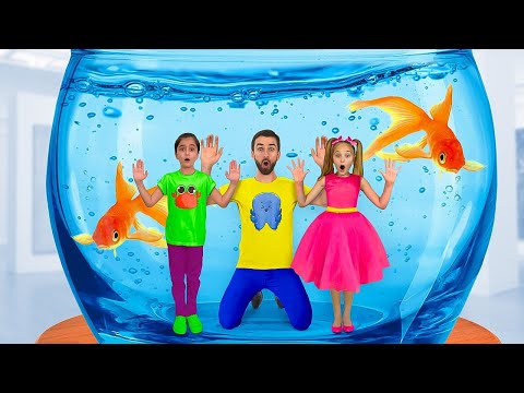 لعبة ساشا المضحكة مع الدمى الكبيرة