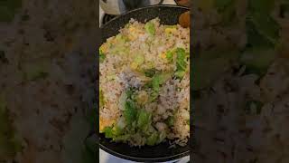 @nagluto ako ng friedrice masarap pag my tuyo at sukang pinakurat.