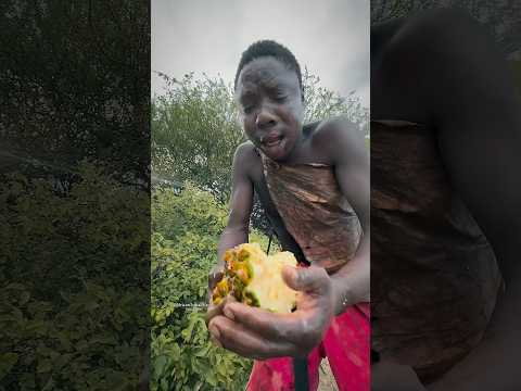 Four hunters from primitive tribes are eating pineapples#comedy #funny #food #hadzabetribe