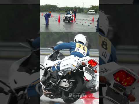転倒を回避する対応力！岡山県警男性白バイ隊員  The amazing riding skills of Japanese police motorcycle officers