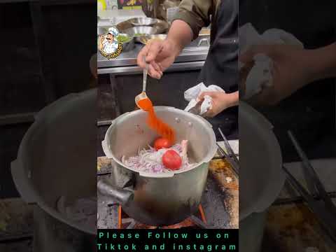 Famous Desi Chicken Karahi Janan Foods  #streetfood #food #pakistanifood #desichickenkarahi