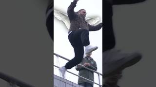 On vérifie le slogan de @redbull