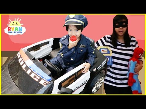 Kid and Mommy Pretend Play with Surprise Toys Giant Candy
