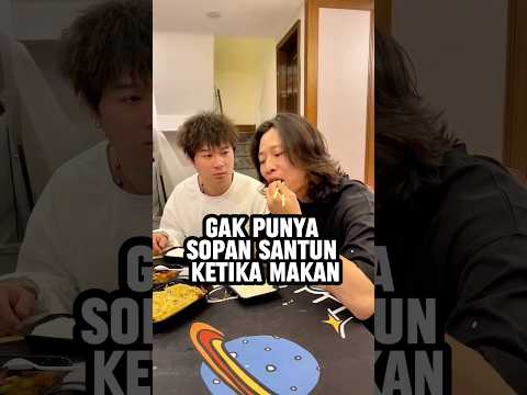 Belajar tata krama di meja makan