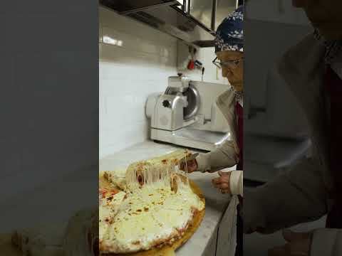 The Cheesiest Pizza!?!