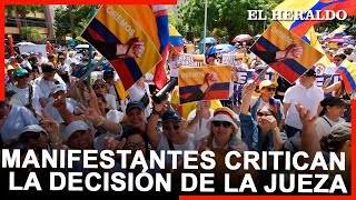 Barranquilleros se reúnen en el parque Washington en apoyo al expresidente Uribe