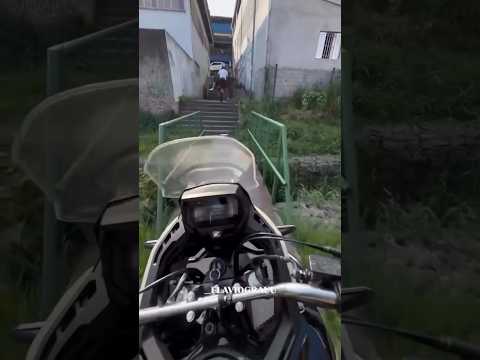 DEU FUGA SUBINDO O ESCADÃO E AINDA ESPEROU A POLÍCIA #shorts #fuga