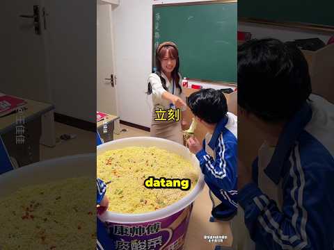 Makan Ramen Raksasa Di Kelas