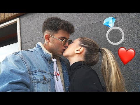 24 HORAS SIENDO NOVIOS **Le robé un beso** 💍♥ [Logan G]