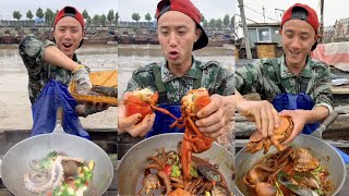 Fishermen Dagang eat lobsters, crab, scallops, conches, clams, squid, and turbot#yummy #seafoodboil
