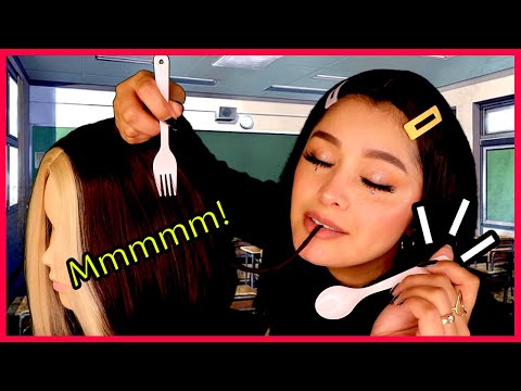 CHICA RARA 😱 se COME tu CABELLO en el SALÓN 📚 porque no lleva desayuno 😳 I Ges ASMR