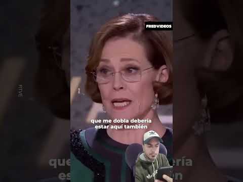 Le Dedicó Su Premio A Quien La Dobla Al Español. #shorts #shortvideo