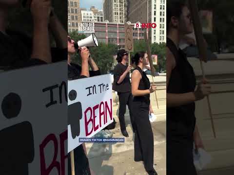 À Chicago, des Américains manifestent devant la statue du haricot géant