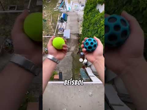 Esta pelota rebota en reversa 😲😲😲 #adamaik #humor #latinoamerica #shorts #short #eeuu #futbol #tenis