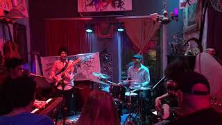 Skyline Pigeon - The Jets: Elton John Tributo