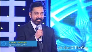 Kamal Haasan on stage receiving the Indian of the Year 2009 - Special Achievement Award