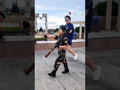 妈妈陪着锻炼身体 | Amazing Training Armi Boy #shorts #ytshorts #yoga #humor