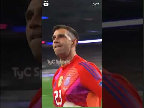las atajadas de dibu Martínez?......? y bailecito ?#shorts