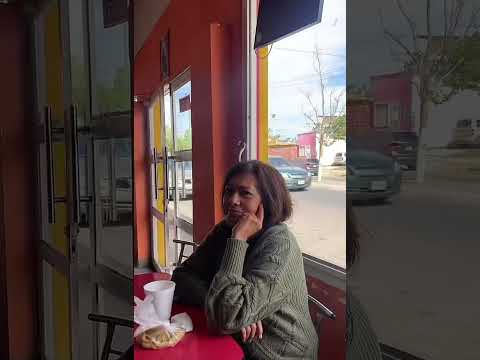 Invitan a sus padres a desayuno y así reaccionan , están separados