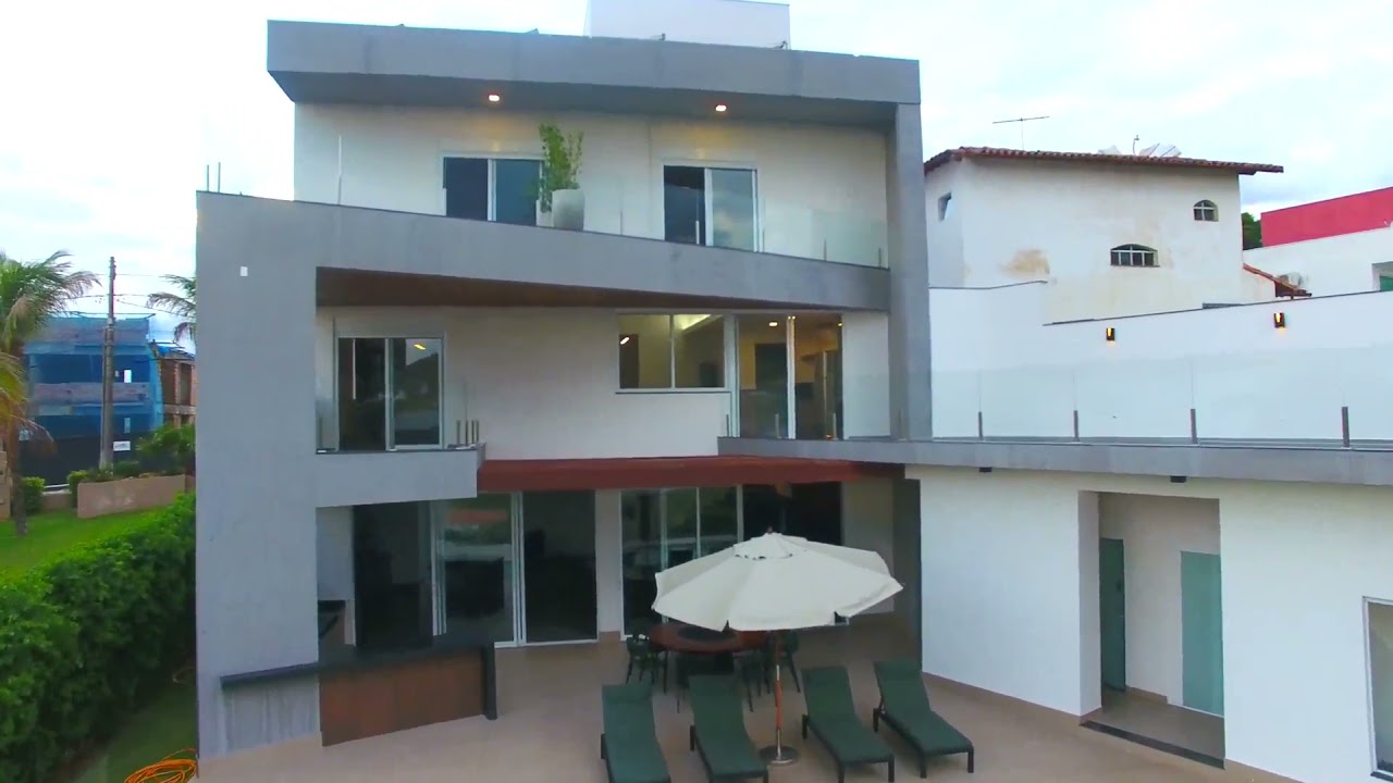 CASA À VENDA EM ESCARPAS DO LAGO – CAPITÓLIO – MG.