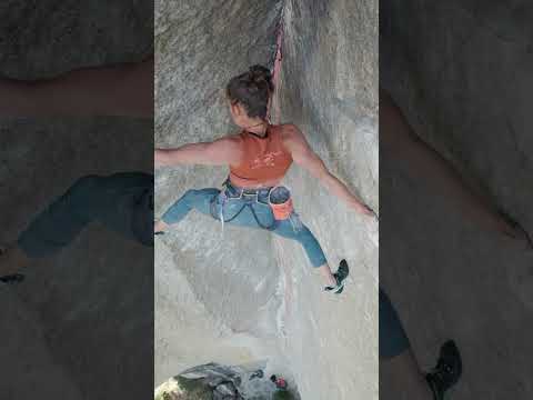 Her last ounce of strength! 💪 #rockclimbing #adventure