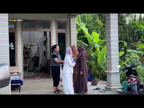 Reoni bareng teman sekolah buk nur, lanjut beli bakso , untuk makan malam bersama keluarga