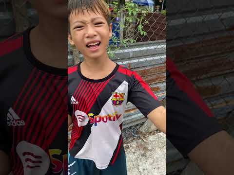 Hai Anh Em Đang Vệ Sinh Con Mắt Mà Người Anh tưởng Làm Gì Nguy Hiểm Cấm Cảng #shorts