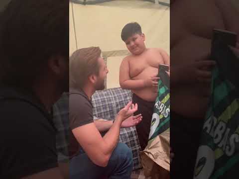 Shahid Afridi's Cutest fan interaction ever #shorts #youtubeshorts