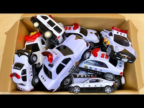 Mini police cars gather in a toy box and take turns driving down the slope!