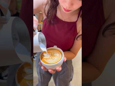 Latte Art -Rosetta 🍃 #latteart #lattearttutorial #taiwan #taipei #artist #拉花教學