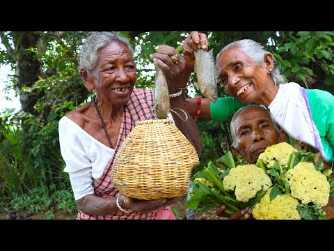 Bengali style Fulkopi diye Koi macher Jhol recipe | Fish curry with Gobi recipe | village cooking